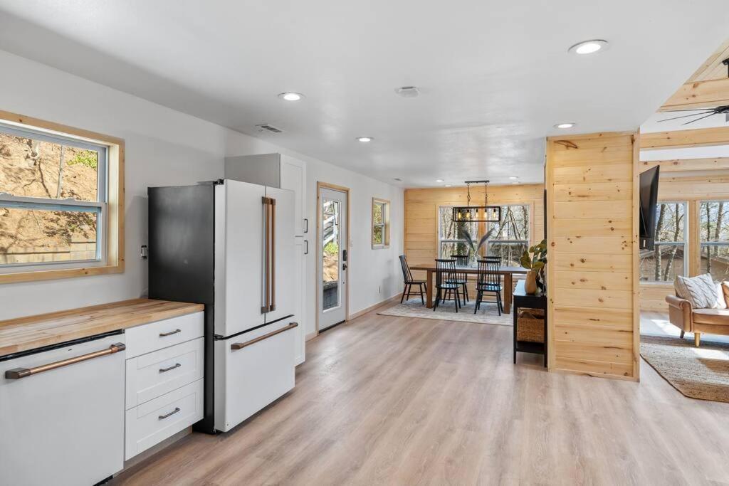 New! Modern Cabin With Two Decks, Bar & Game Room! Gatlinburg Ngoại thất bức ảnh
