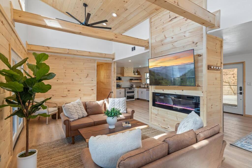 New! Modern Cabin With Two Decks, Bar & Game Room! Gatlinburg Ngoại thất bức ảnh