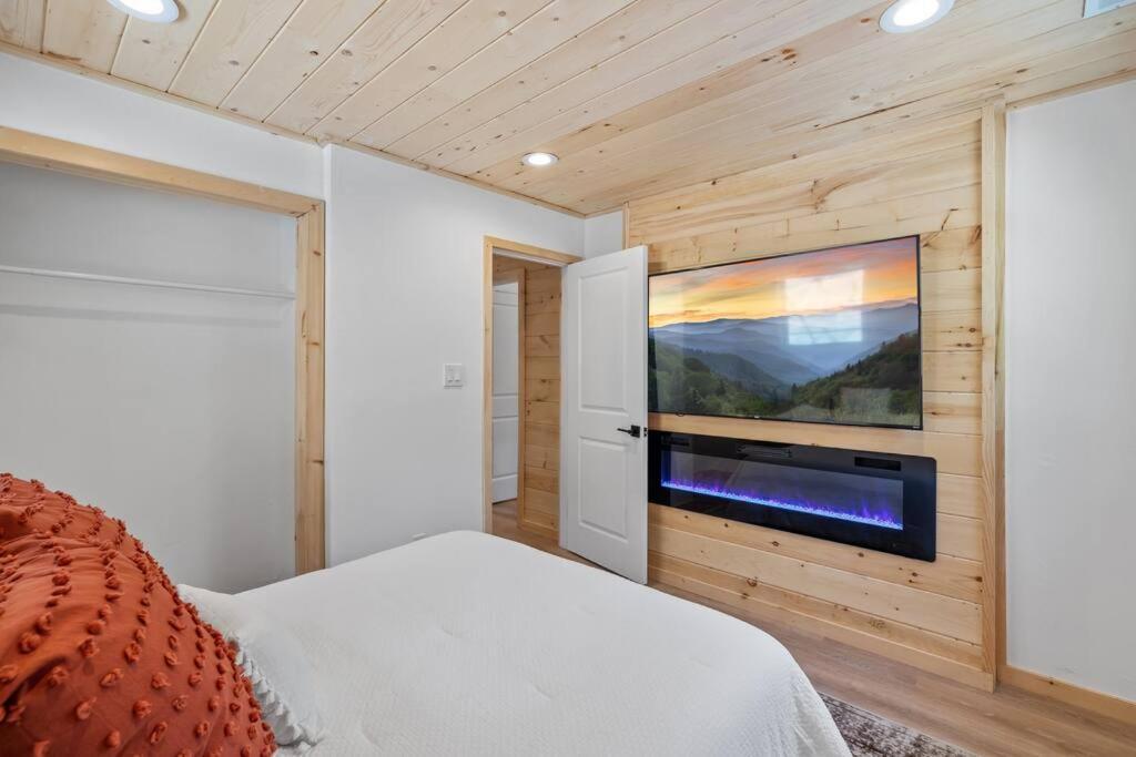 New! Modern Cabin With Two Decks, Bar & Game Room! Gatlinburg Ngoại thất bức ảnh