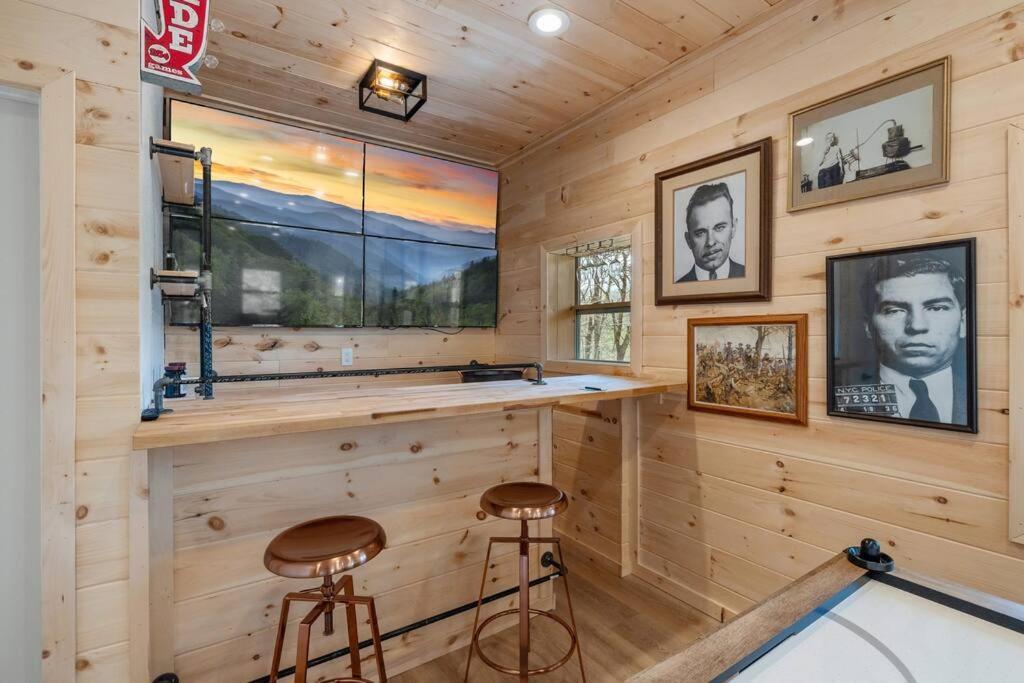 New! Modern Cabin With Two Decks, Bar & Game Room! Gatlinburg Ngoại thất bức ảnh