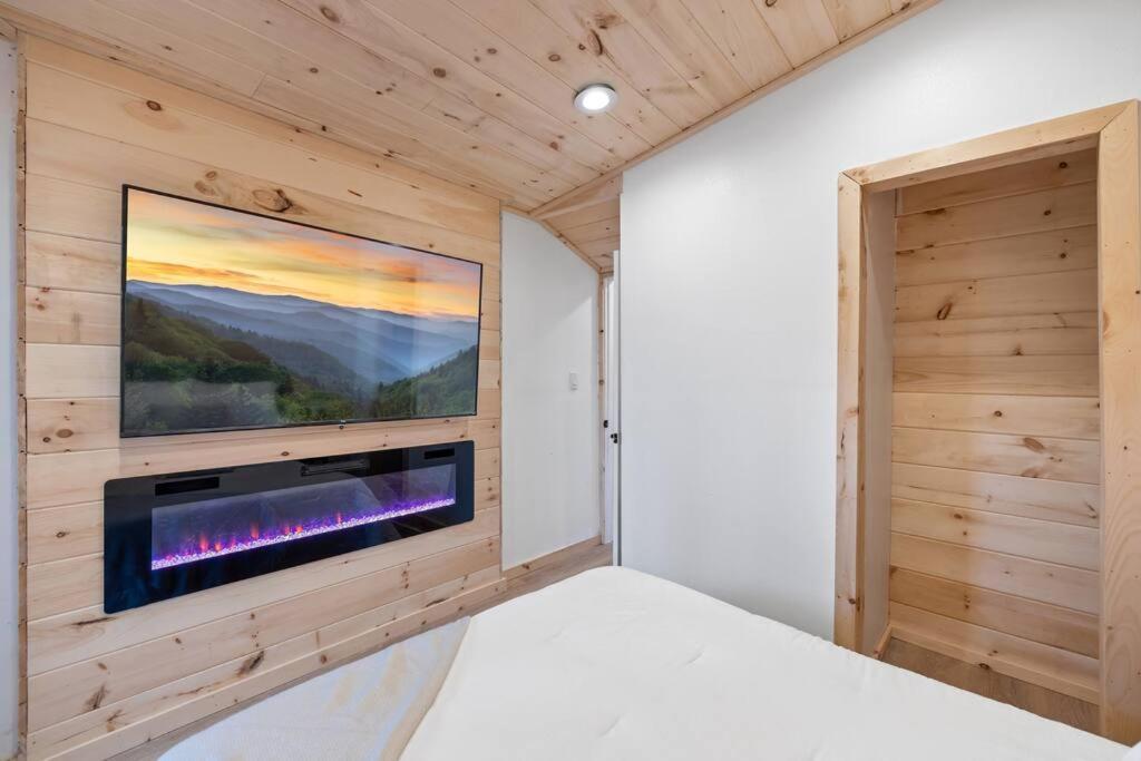 New! Modern Cabin With Two Decks, Bar & Game Room! Gatlinburg Ngoại thất bức ảnh