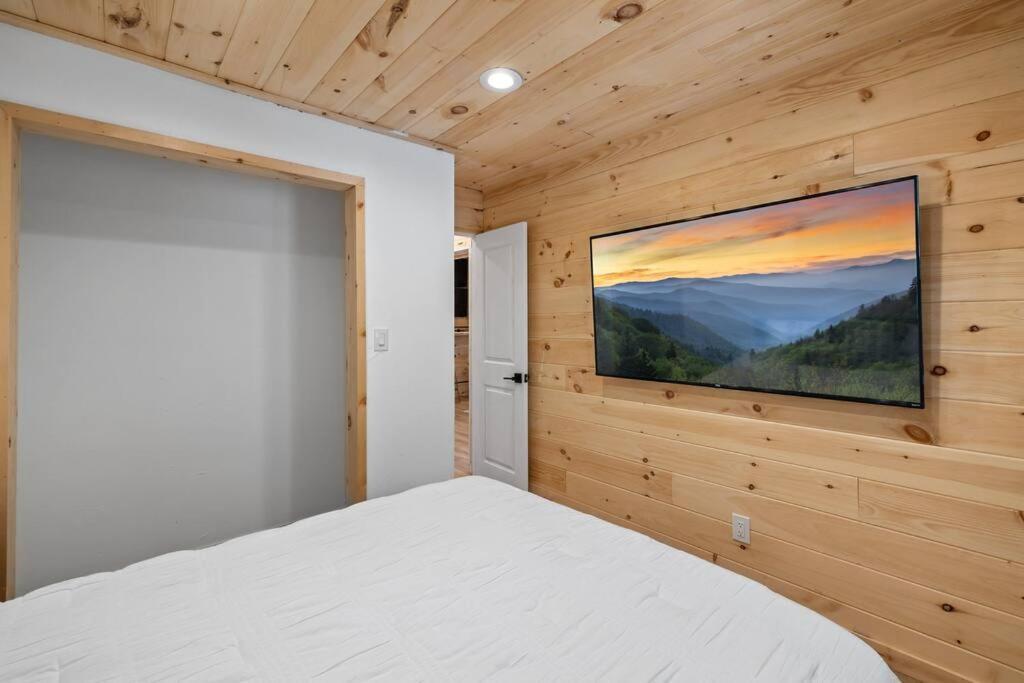 New! Modern Cabin With Two Decks, Bar & Game Room! Gatlinburg Ngoại thất bức ảnh