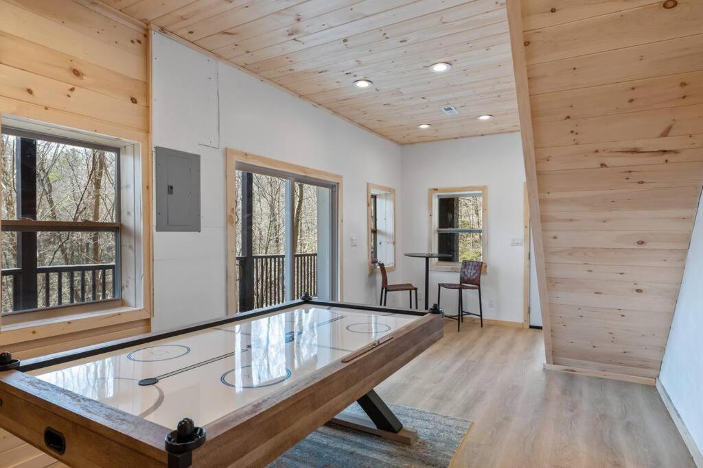 New! Modern Cabin With Two Decks, Bar & Game Room! Gatlinburg Ngoại thất bức ảnh